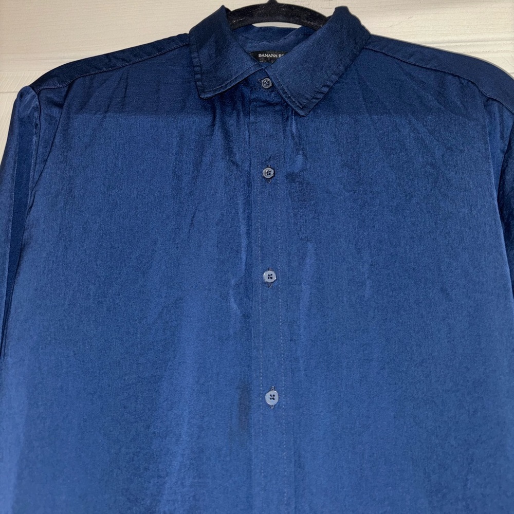 Women’s Banana Republic Blue Button Down Shirt - Picture 2 of 7